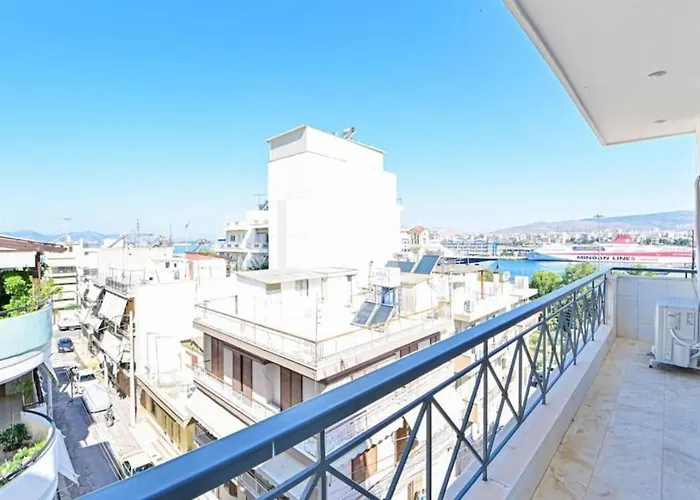 Cozy Apartment Located On Piraeus Port Area-