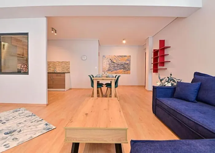 Cozy Apartment Located On Piraeus Port Area-