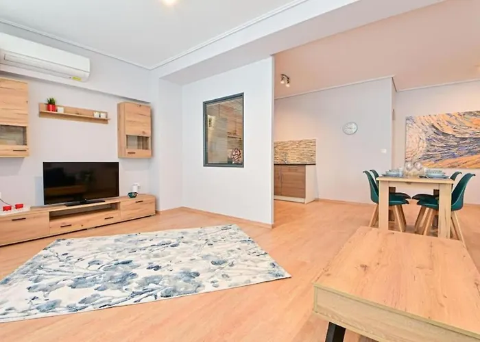 Cozy Apartment Located On Piraeus Port Area-